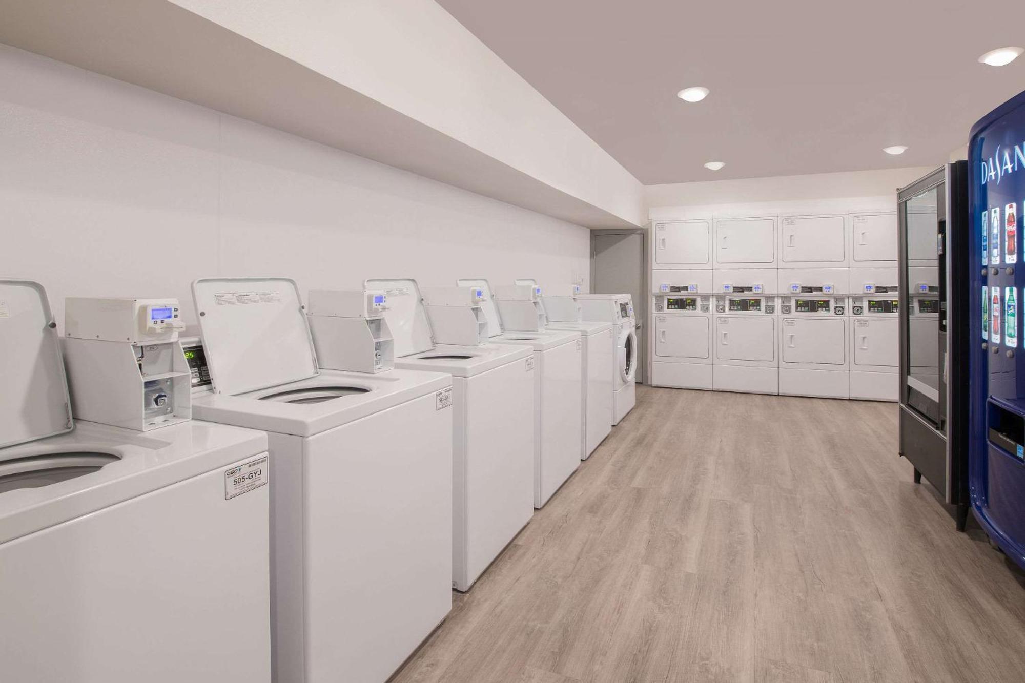 Woodspring Suites Savannah Pooler Exteriör bild